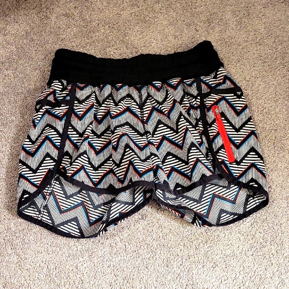 Lululemon 2014 Seawheeze Tracker Shorts II 3D Chevron RARE